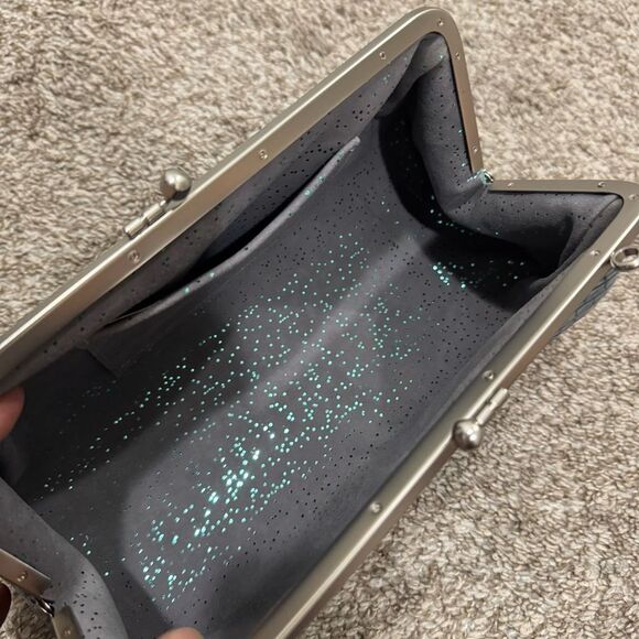 Iridescent Croc-Embossed Leather Handmade Kisslock Baguette Bag/Multi Use Style - Picture 15 of 16